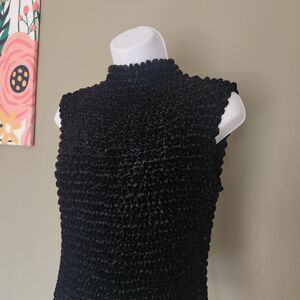 Ninety 90's Crinkle Popcorn Mockneck Top Black, Size Medium